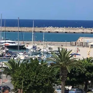 https://erieta-sea-view-apartment.rethymnohotels.net